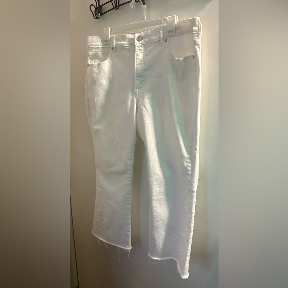 Express High Rise Cropped Embroidery Flare Jeans - Picture 11 of 16